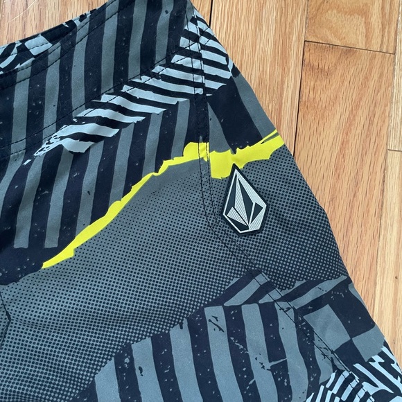 Volcom Swim Board Shorts - Picture 3 of 4